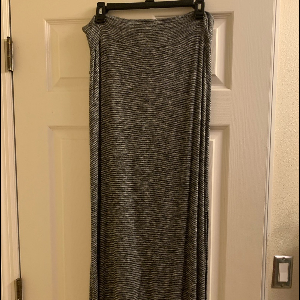 Women’s large soft stretch long skirt with side slit